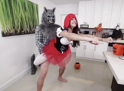Cô Bé Quàng Khăn Đỏ phiên bản sex hàng ngọt