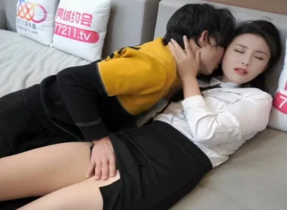 Cô thư ký ngon mắt bí mật phục vụ sếp vì tiền