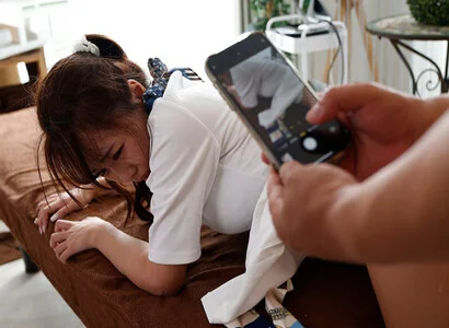 Đi triệt lông thấy em nhân viên quá ngon liền đè ra hiếp đã đời