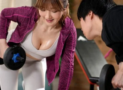 Nữ PT hở hang và chàng trai số hưởng